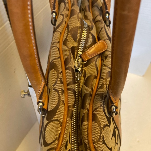 VGUC. Vintage coach shoulder bag. Signature C canvas, logo, trimmed and leather. - Picture 14 of 16